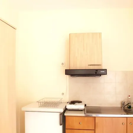 Apartment Chris